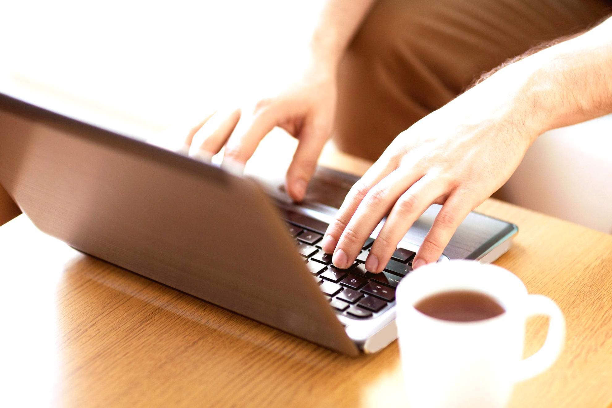 Individuelle Beratungssituation mit Fokus auf persönliche Finanzen